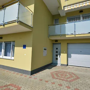 Apartman Martina, Ika